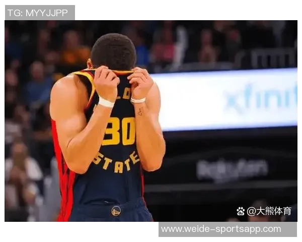 杜兰特第三节状态低迷仅得5分目前全场22分5板2帽表现分析 杜兰特第三节状态低迷仅得5分目前全场22分5板2帽表现分析