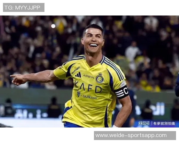 C罗单刀挑射被扑裁判判越位引发争议球迷热议比赛判罚